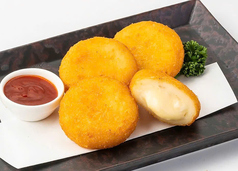 モッツァレラチーズ入りもちもちポテトフライ