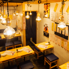 広々2フロアの店内1階席はカウンター中心の20席！ご要望に合わせて喫煙席も◎一人飲みでもさくっと0次会でもお気軽にご利用ください♪★　【歓迎会・送別会・宴会・団体様歓迎】