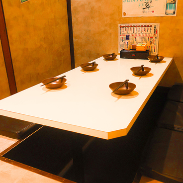 居酒屋 手羽ヤロウ 栄錦店の雰囲気1