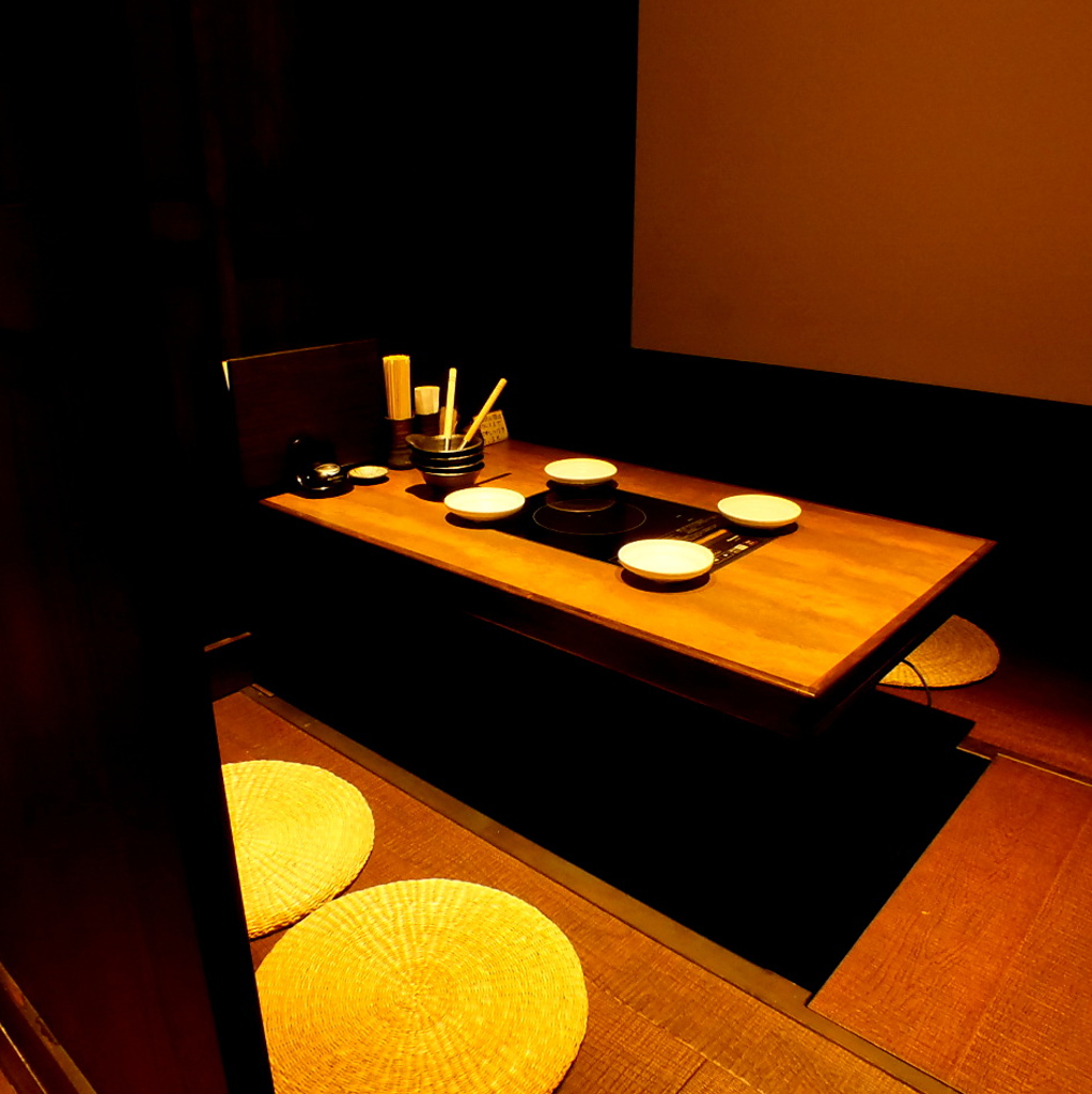 使いやすい4名様完全個室も多数ご用意しております！合コン、女子会等にも人気の席です。