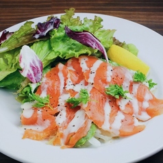 スモークサーモンとアボカドのカルパッチョ　SMOKED SALMON&AVOCADO CARPACCIO