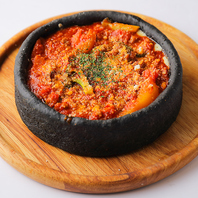 今話題の特製シカゴピザが登場！豊富なドリンクと共に♪