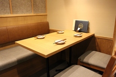 暖かな雰囲気のあるテーブル席は最大24名様までご利用いただけます。