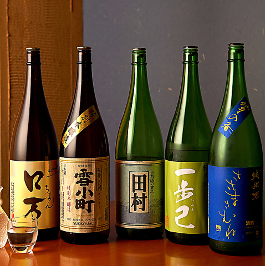 壱献の和料理をさらに引き立てる、全国各地の美味しい銘酒を揃えました。移り変わる銘柄にもご注目。