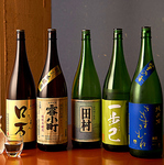 壱献の和料理をさらに引き立てる、全国各地の美味しい銘酒を揃えました。移り変わる銘柄にもご注目。