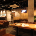店内にはTV・プロジェクターをご用意しております♪迫力のある大きな画面を活用して、様々な映像をお楽しみいただけます◎ご友人同士での楽しいお食事会をさらに盛り上げたい場合や、記念日の特別な演出をしたい時などにとても便利です！