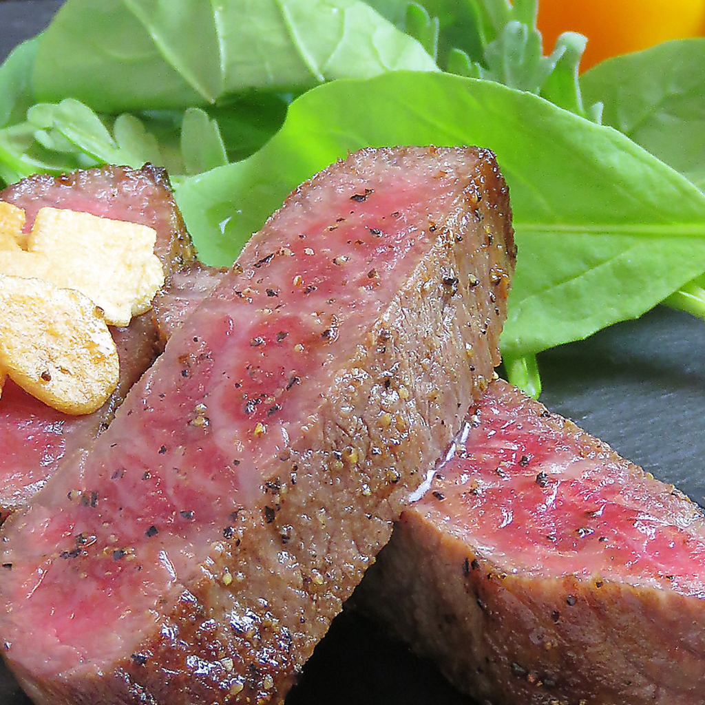 長崎県産牛もも肉のステーキは、肉汁たっぷりで食べごたえ抜群！！満足中華コースでも食べられます！