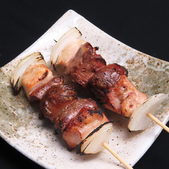 焼き鳥　赤（鶏もも、レバー、玉ねぎ）