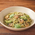 料理メニュー写真&nbsp;エビとアボカドのバジルソース生パスタ