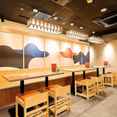 昭和の古民家（土間）を想起させる古き良き空間で、和のしつらえを大切にしつつも気軽にお立ち寄りいただけるフレンドリーなサービスとお値段で皆さまをお迎えします。調春日部で飲み会・食事など居酒屋をお探しの皆さま、ご来店お待ちしております！