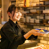 1貫800円相当の大トロや生うにを含む50種以上が食べ放題の「ご褒美寿司コース」！「鍋島」をはじめとする日本酒や「山崎」「白州」といった銘柄ウイスキーなど豪華ドリンクも贅沢に愉しめる。7,980円（税込）～12,800円（税込）で各種ご用意。自分へのご褒美や特別なご宴会・女子会・デート・記念日にぜひご利用ください。