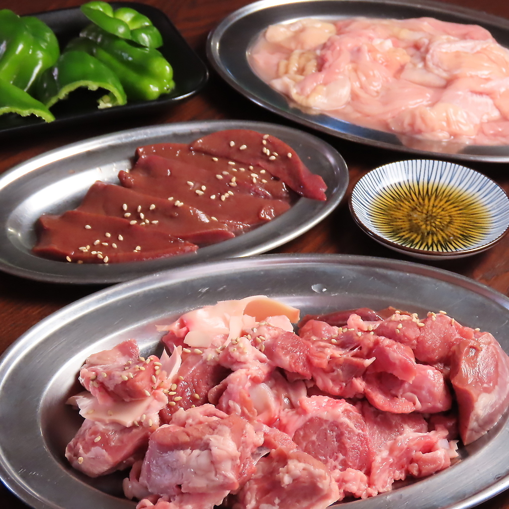 レバーや牛ハラミに加え、当店自慢のホルモンなどの定番が揃った飲み放題付きコースをお見逃しなく◎