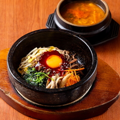 【当店No.1】<本格派の味>石焼ビビンバ(ミニ豆腐チゲ付)