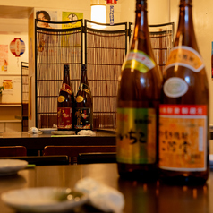 食事やお酒を楽しむ特別なひとときを提供いたします。友人や家族との楽しい会話を交えながら、カジュアルな時間を過ごすのに最適なテーブル席をご用意。美味しい料理と心地良い空間が、素敵な思い出作りをサポートします。リラックスした雰囲気の中で、お好きなメニューをお楽しみください。
