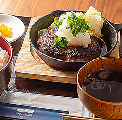 目玉焼きのせ！手ごねハンバーグ（和風ソースor洋風ソース）