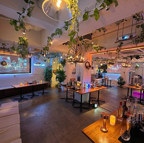 渋谷で貸切といえばココ！最大収容人数150名！映像・音響設備も完備♪【貸切代不要】