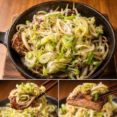 牛タンネギまみれ（塩だれ、ステーキソース）