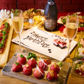 【お祝い事には当店を】特製肉寿司ケーキでサプライズ♪記念日サプライズサービスや幹事様無料クーポン、2時間飲み放題割引等のお得なクーポンを多数ご用意！飲み会やご宴会の際にはぜひチェックしてください！誕生日や記念日にも特別なひとときをお過ごし頂けるようスタッフ一同おもてなし致します。