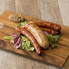 炭火焼きソーセージの盛合わせ