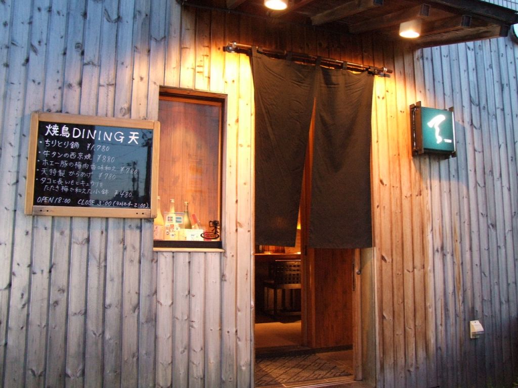 女性同士やカップルのご来店にもオススメなお洒落な雰囲気♪店内はシックで落ち着きのある空間です！