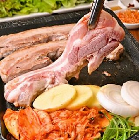 サムギョプサルはもちろん定番の韓国料理をたくさんご用意しております！