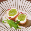 料理メニュー写真&nbsp;季節のフルーツとクリームチーズの生ハム巻き