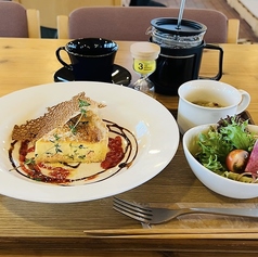 北海道産鮭と季節野菜のごちそうキッシュ（スープ、ドリンク付）