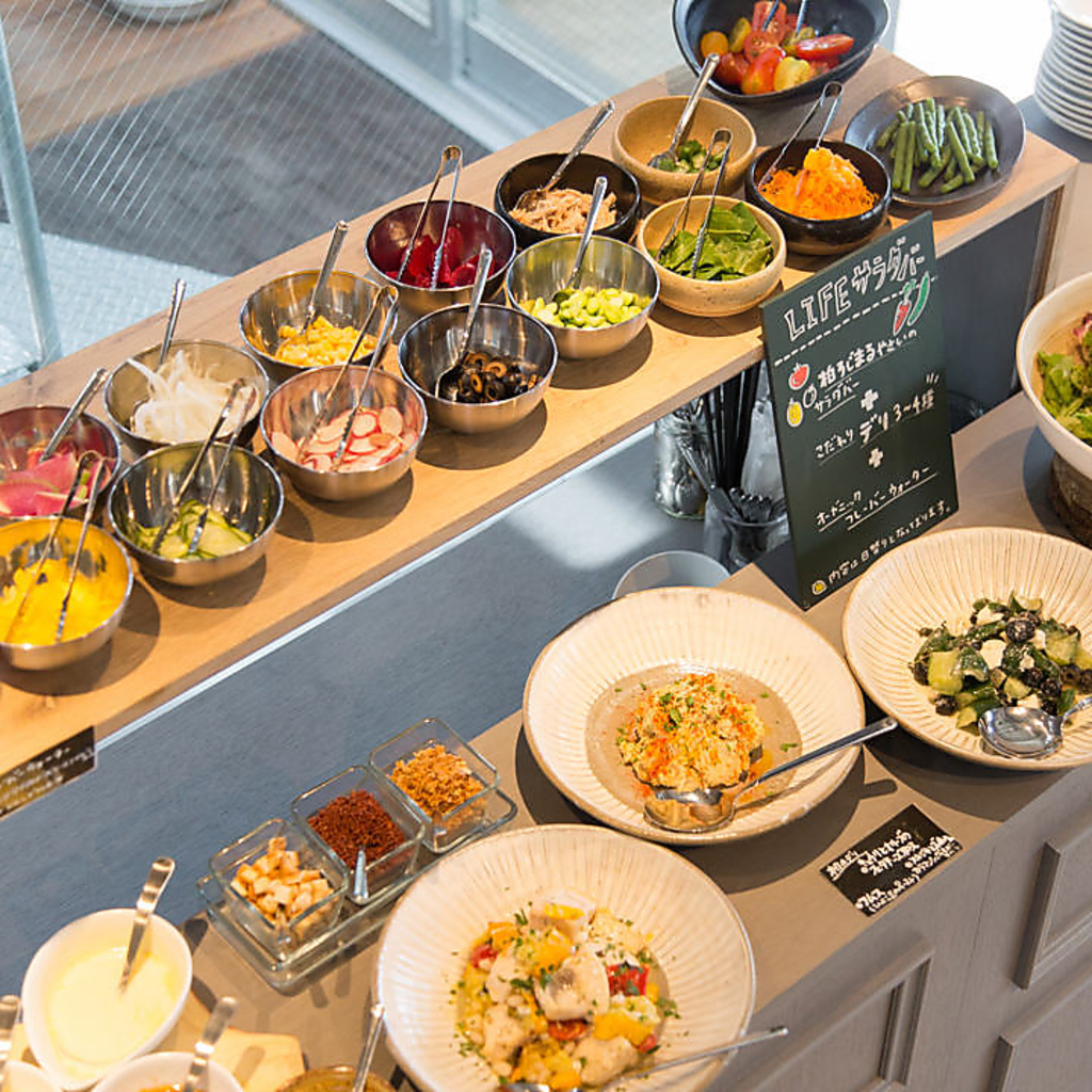 柏の農家でとれた新鮮野菜が堪能いただけます♪サラダバーは14：00まで。
