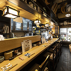 カウンター席では、料理人の臨場感ある技を間近で楽しむことができ、会話が弾みます◎友人や家族との大切な時間を過ごすのにぴったりです！