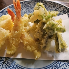 山菜と魚介の天ぷら盛り合わせ