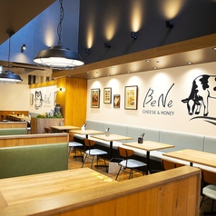 チーズと生はちみつ BeNe アスナル金山の雰囲気3