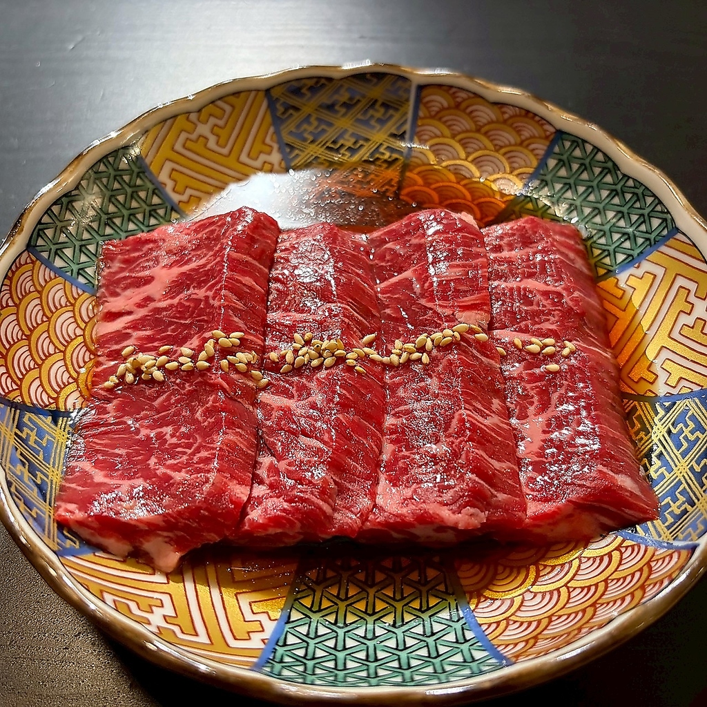 【一番人気】縁に来たら是非味わって欲しいのがこちら！特別ルートで仕入れた厳選ハラミ950円(税込)