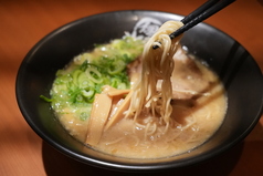 楓花亭自慢のとんこつラーメンの写真