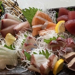 市場直送.新鮮鮮魚盛合わせも承ります。