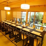 テーブル席の個室もご用意しております。さらにエレベーター完備♪