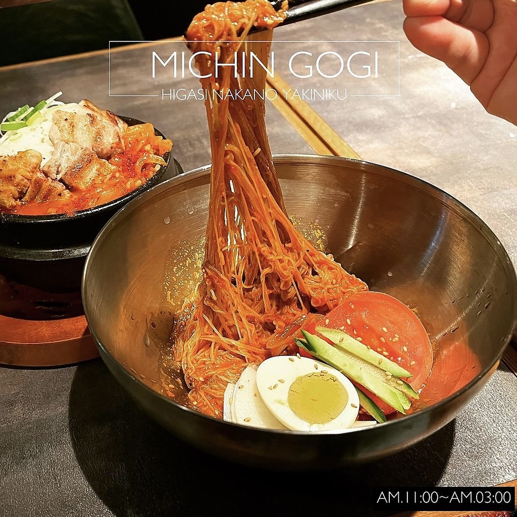 たっぷりの野菜がピリ辛のスパイシーソースと絡み合い、さっぱりとした麺料理「ビビン冷麺」♪