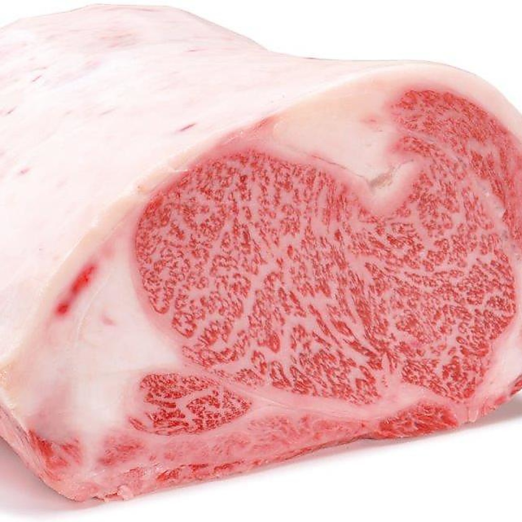 「信州和牛」は、きめ細やかな肉質と豊かな風味が特徴です。贅沢な味わいをぜひご堪能ください。