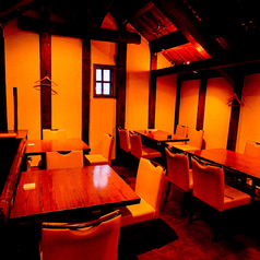 ２Ｆ貸切で最大２４名様可能です。　衣装室や控室などございますので様々なシーンにご活躍間違いなしです。