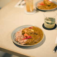 市場特製野菜とチキンのカレー