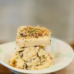 塩昆布といぶりがっこのポテサラ-炙りクリームチーズ醤油漬け乗せ-