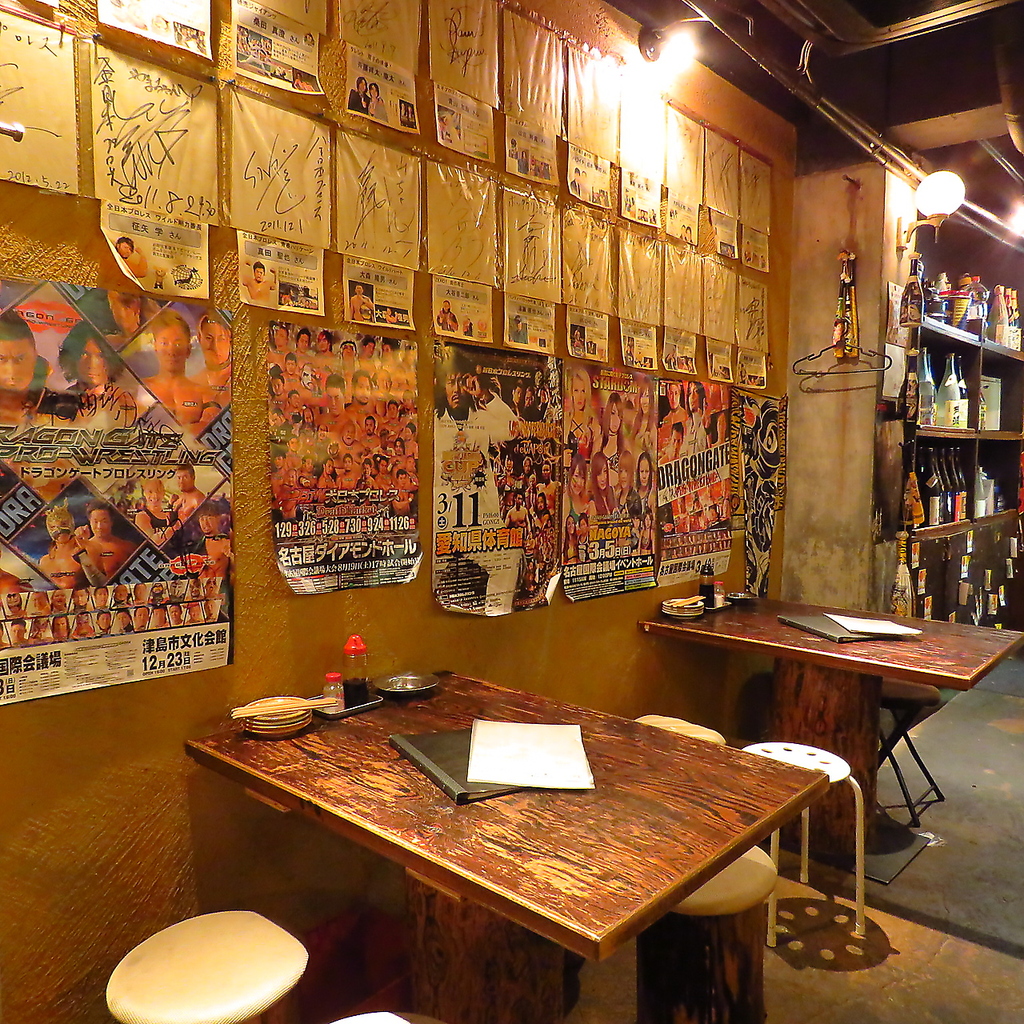 昭和レトロな雰囲気。大型テレビでスポーツ観戦いかがですか？