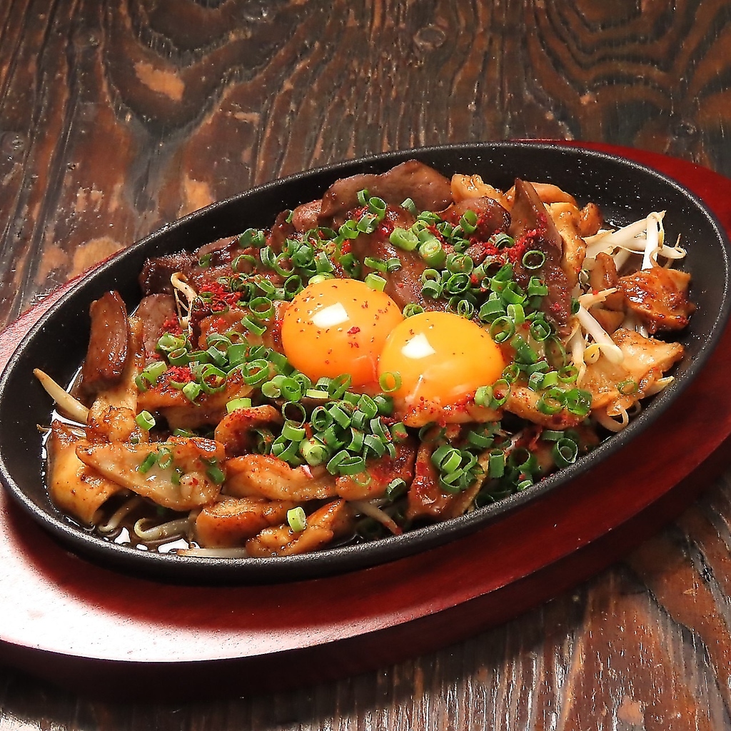 元気酒場名物、ホルモンMIX元気焼き！！