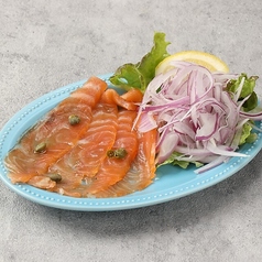 自家製スモークサーモンのカルパッチョ