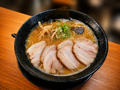 醤油とんこつチャーシュー麺