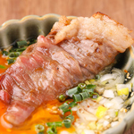 目にも楽しい！名物「元祖イチボの1枚焼きすき焼き風」