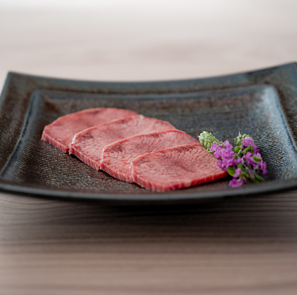 厳選された国産黒毛和牛に舌鼓。希少部位もご用意しておりますのでぜひご堪能下さい♪