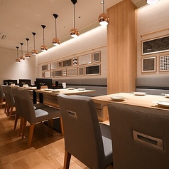 最大20名様まで可能なテーブル席。宴会にぜひ！