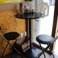 サク飲みにぴったり！少人数に最適なカウンター席