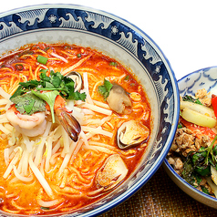 A、トムヤムラーメン＆ミニガパオ