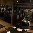 最大63名様まで着席可能な和のお座敷貸切空間！40名様よりお店全体の貸切を承っております。他のお客様を気にすることなく、大人数での大規模な会社宴会や歓送迎会、同窓会などを開催していただけます。広々としたお座敷で美味しいお料理と種類豊富なドリンクを囲み、最高の思い出を作りましょう♪